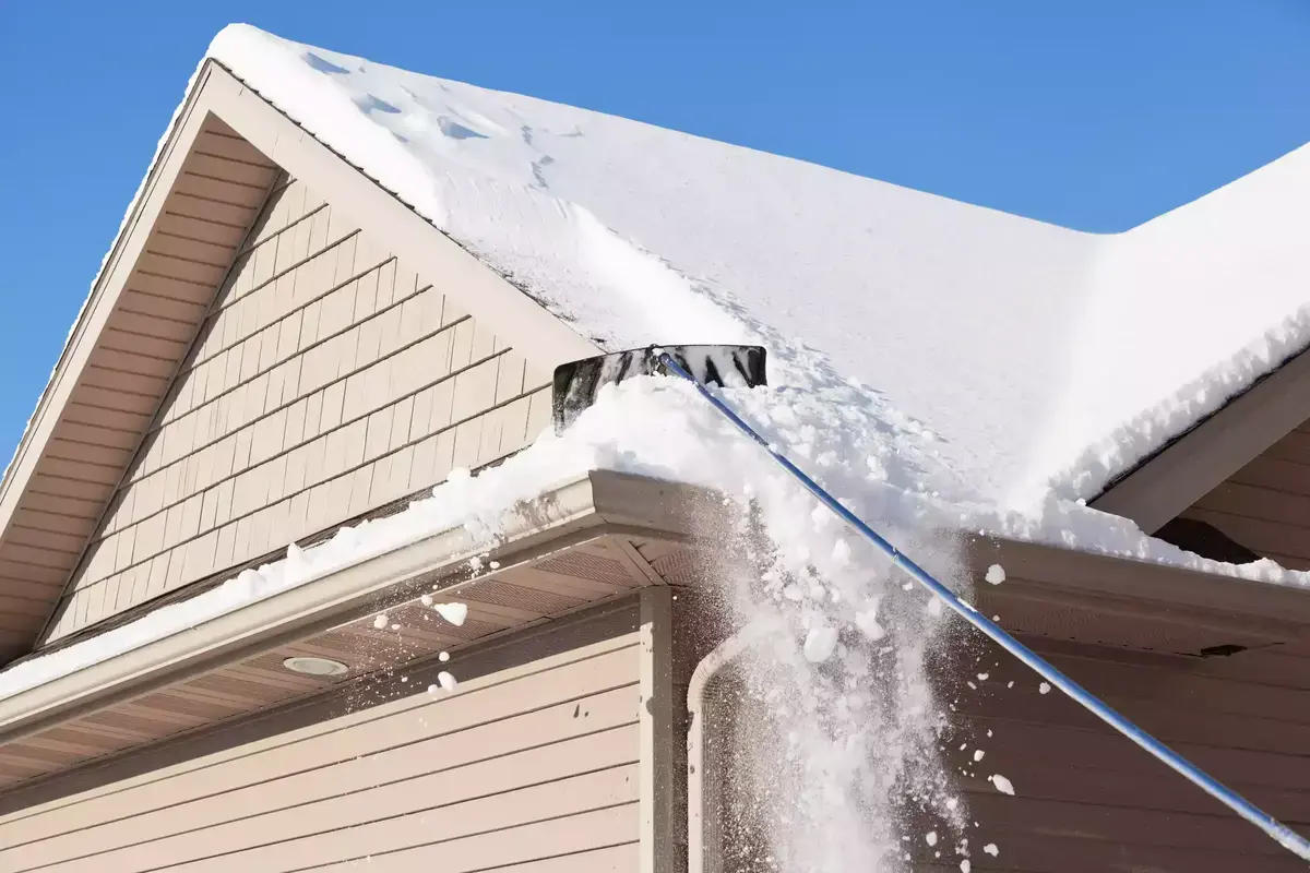 How Winter Weather Affects Your Roof: Seasonal Maintenance Tips